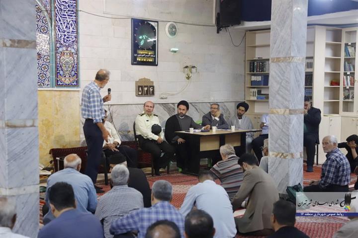 دیدار مردمی حجت الاسلام سید محمد آقامیری در مسجد جامع امیرالمومنین(ع) منطقه 16 - 1402/03/08